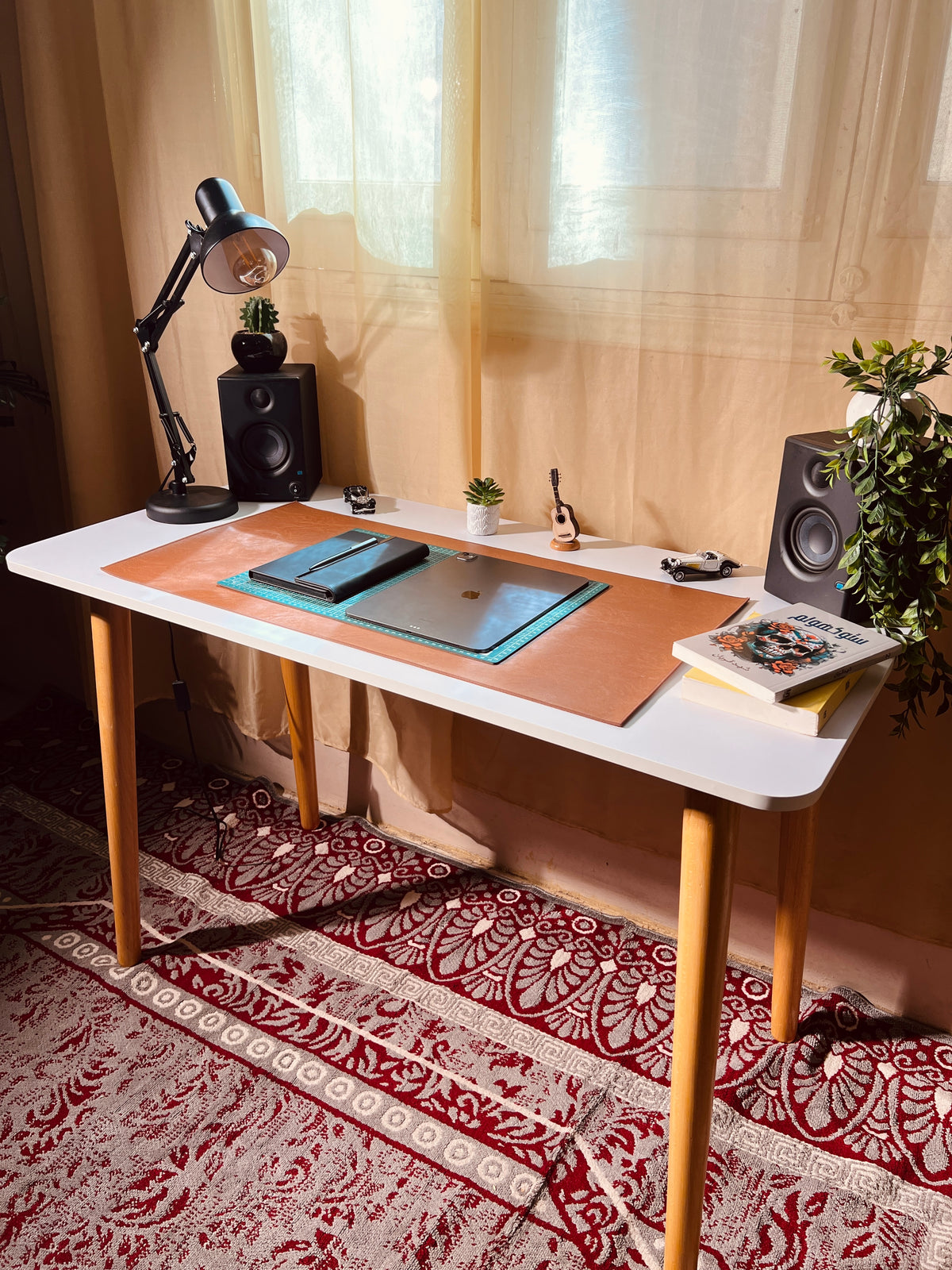 Space-Saving Desk
