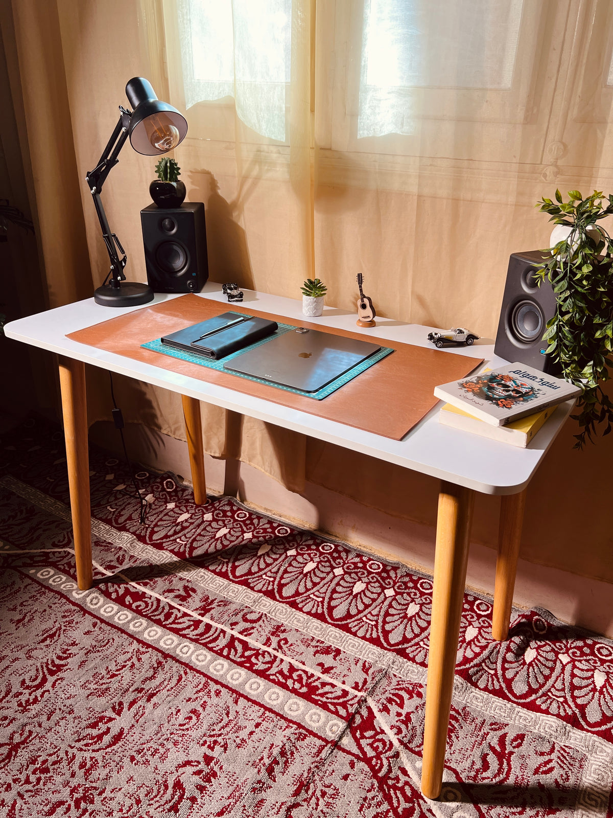 Space-Saving Desk