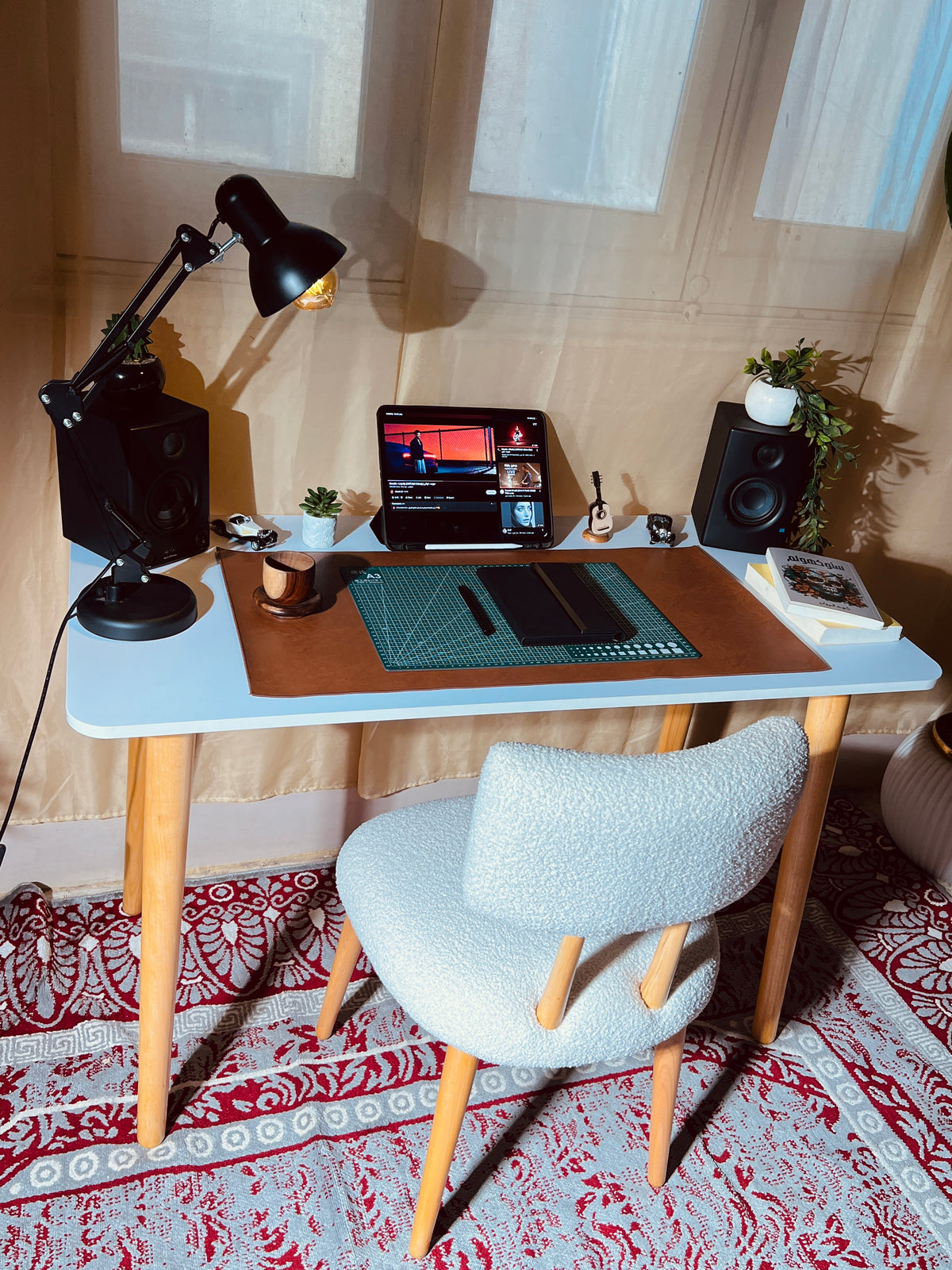 Space-Saving Desk